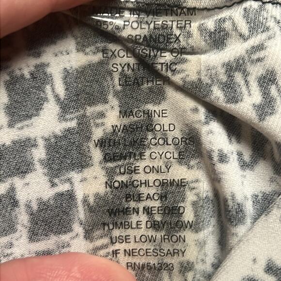 Chaus Black White Tank with Leather Details Lightweight Women's Size Small Nice! - Picture 8 of 8